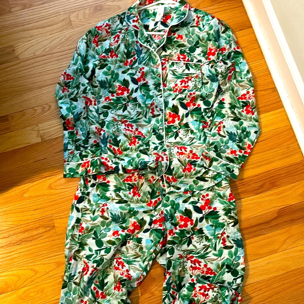 Stars above holiday print pajamas size xs